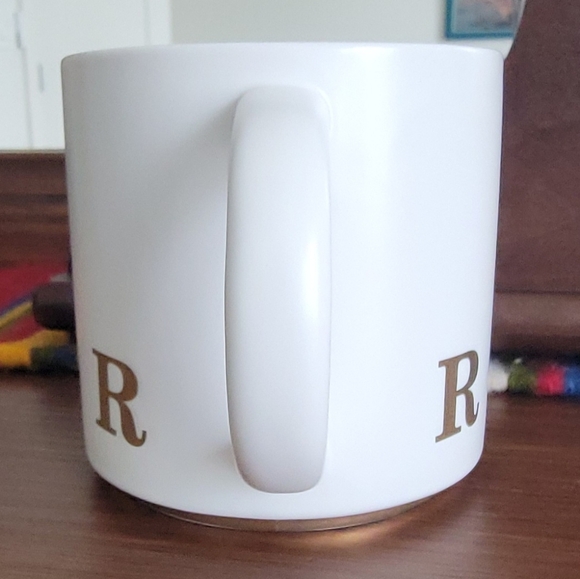 White Mug with Gold Letter R - Picture 2 of 4